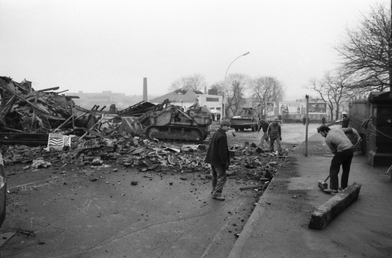 Man buried by Rubble, building Collapses for second time.