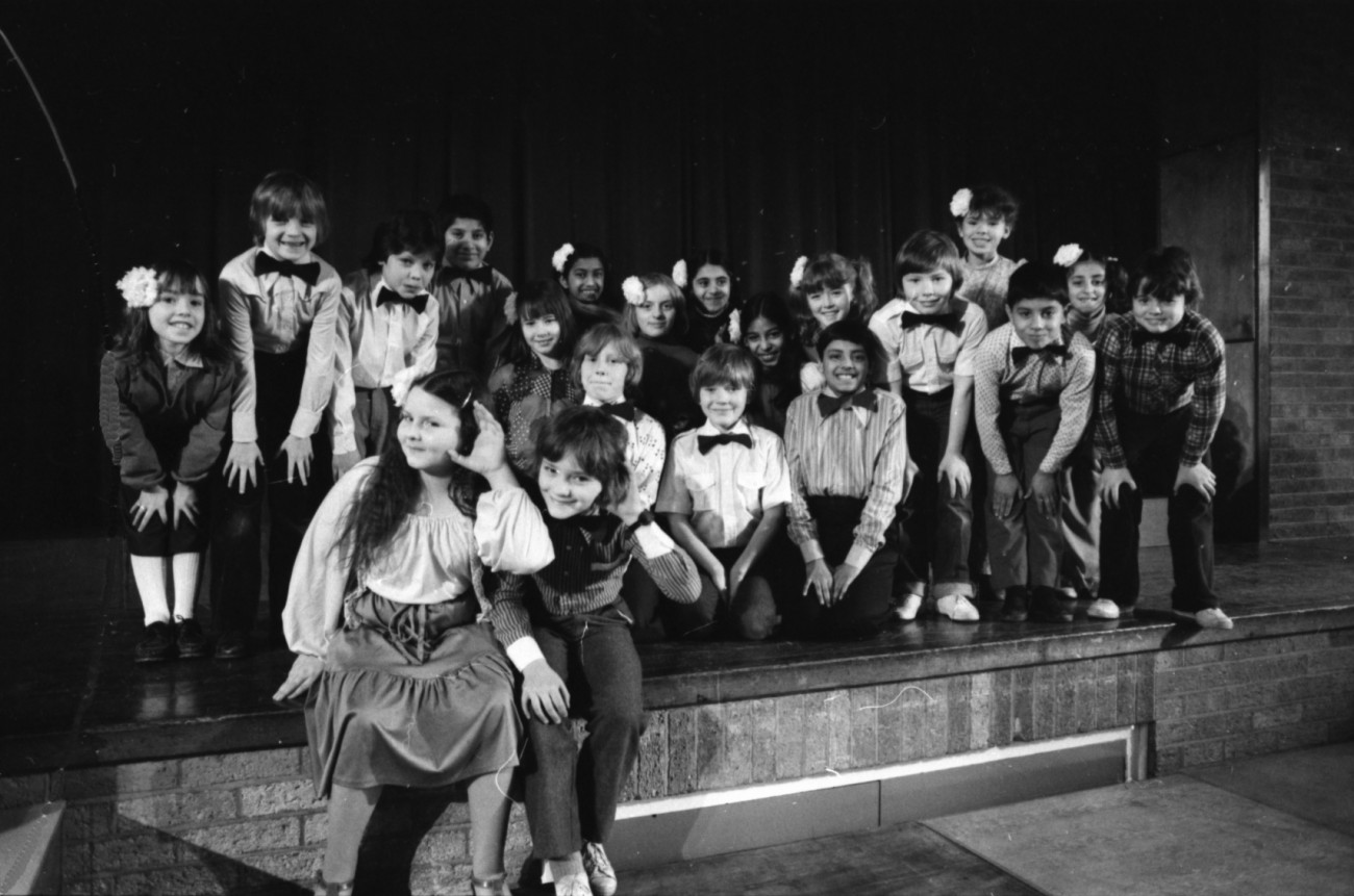 School choir s(w)ings along (1 of 3)