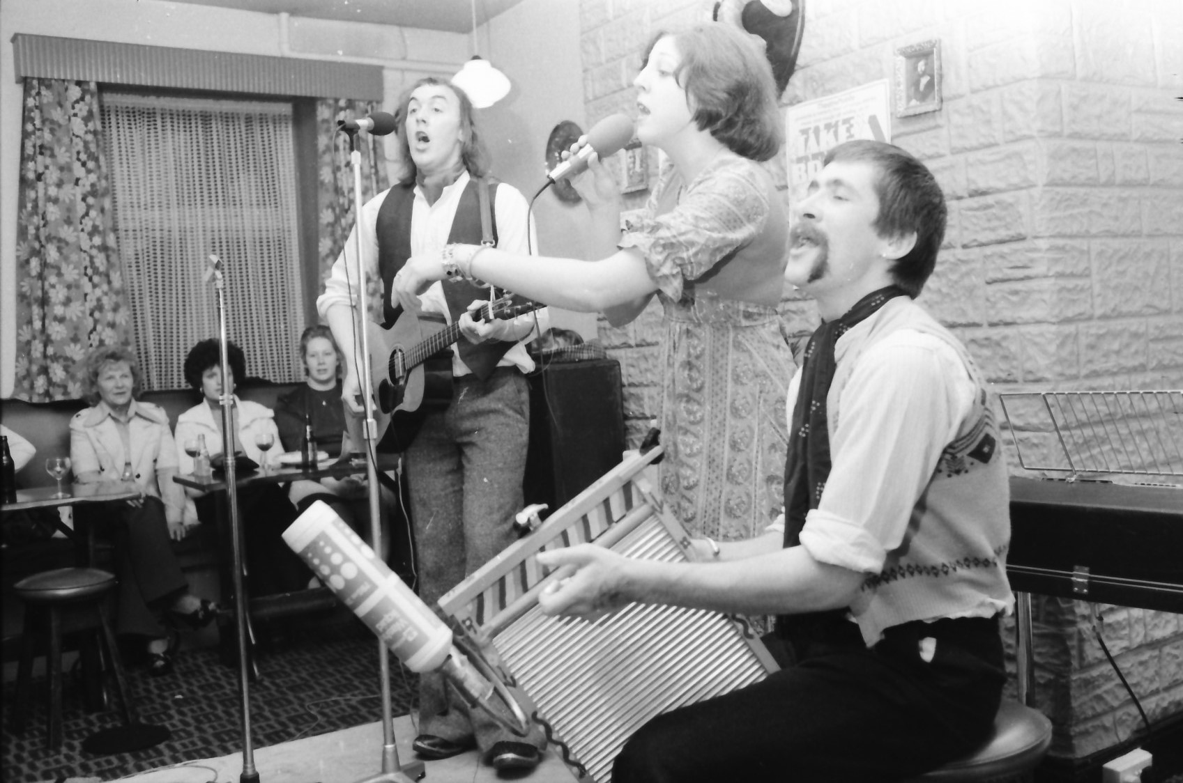 Lively Pub Show