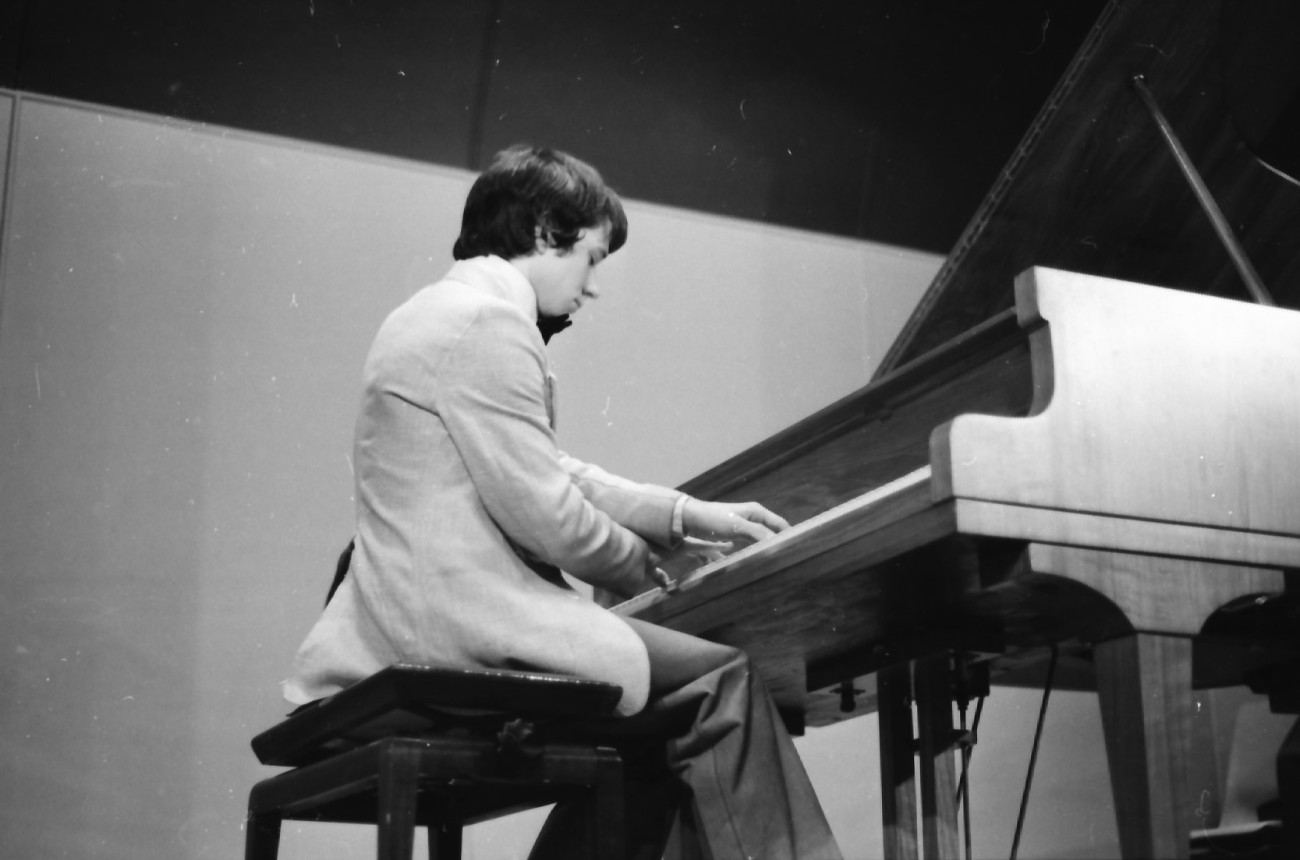 Young Pianist Pays tribute To His Teacher