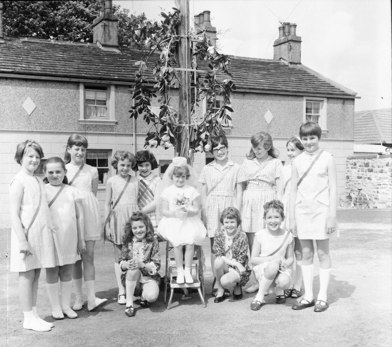 They say thanks with maypole dance