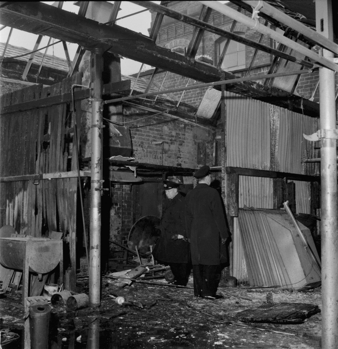 Mill Blaze Quickly Controlled After Radio Call By Pc