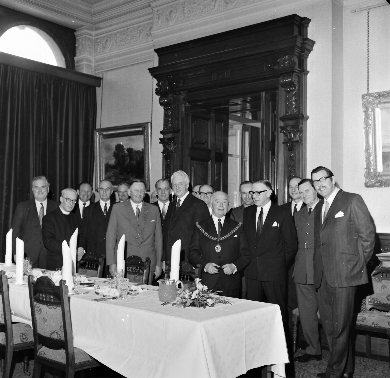 Mayor Entertains Townspeople