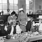 School Children's Gift To Hospital (6�)